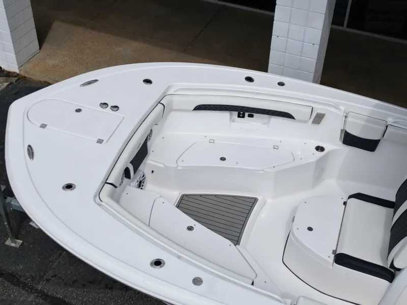 Slide: The Image of Tidewater 272 LXF 2025 - 17