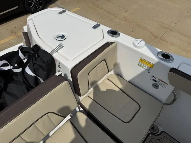 Slide: The Image of 2022 Yamaha Boats 255 FSH® SPORT E interior seating with storage and cup holders. - 21