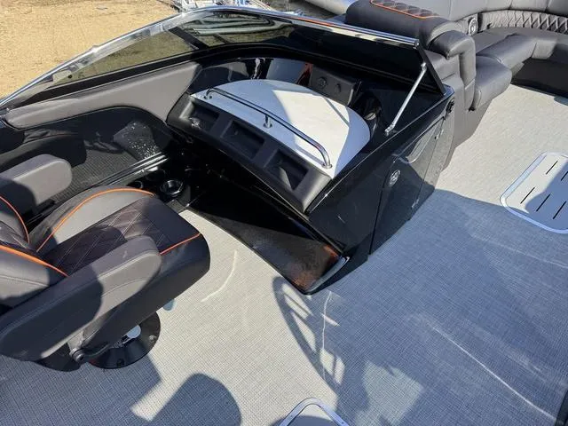 Slide: The Image of Bennington QX Quad Bench 30 QXFBWAX2 2025 - 14