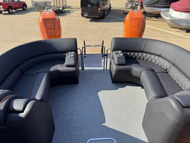 Slide: The Image of Bennington QX Quad Bench 30 QXFBWAX2 2025 - 18