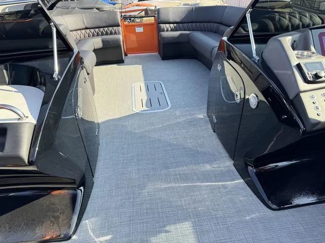 Slide: The Image of Bennington QX Quad Bench 30 QXFBWAX2 2025 - 20