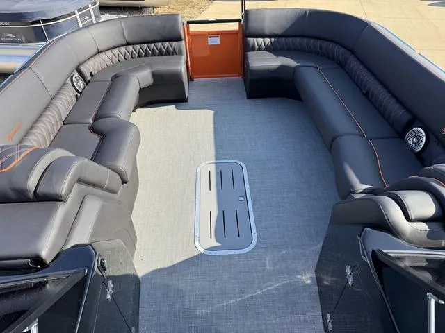 Slide: The Image of Bennington QX Quad Bench 30 QXFBWAX2 2025 - 21