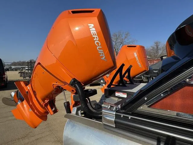 Slide: The Image of Bennington QX Quad Bench 30 QXFBWAX2 2025 - 3