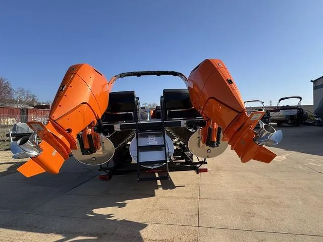 Slide: The Image of Bennington QX Quad Bench 30 QXFBWAX2 2025 - 4