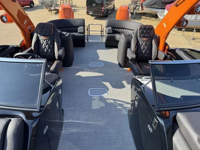 Slide: The Image of Bennington QX Quad Bench 30 QXFBWAX2 2025 - 7