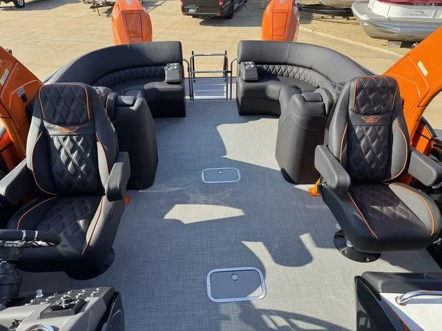 Slide: The Image of Bennington QX Quad Bench 30 QXFBWAX2 2025 - 8