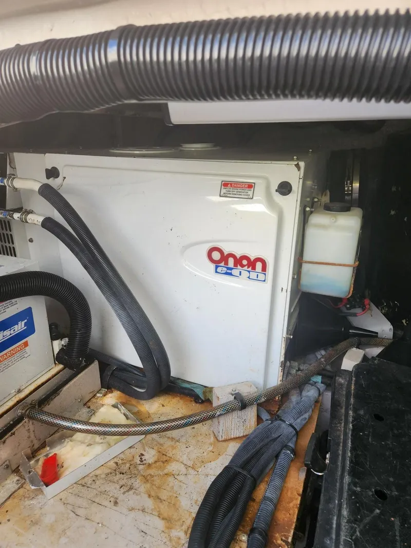 Slide: The Image of Sea Ray 480 Sedan Bridge 2004 - 50