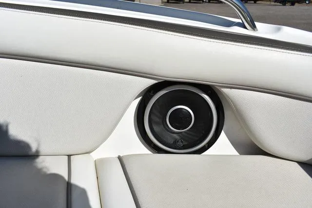 Slide: The Image of Yamaha 242 Limited S 2013 - 16