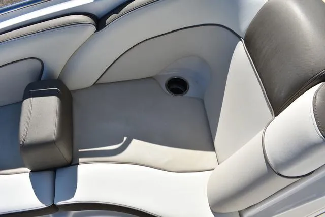 Slide: The Image of Yamaha 242 Limited S 2013 - 18