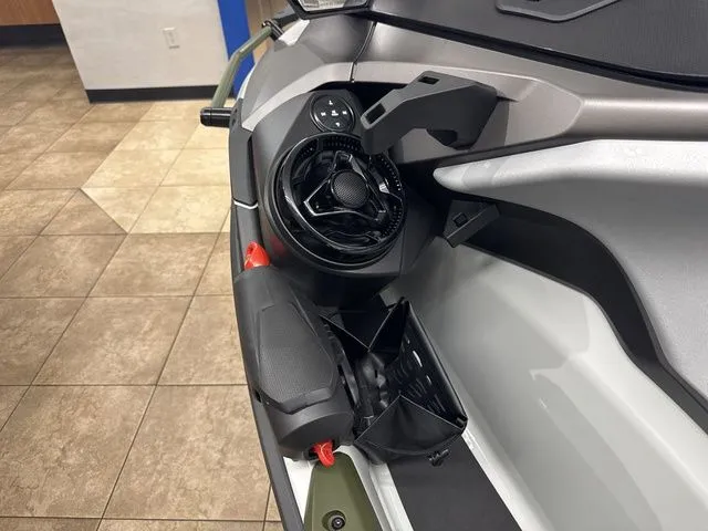 Slide: The Image of Sea-Doo FISH PRO 2025 - 10