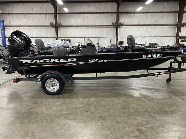 Slide: The Image of Tracker Pro 170 2024 - 12