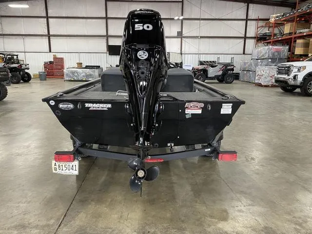 Slide: The Image of Tracker Pro 170 2024 - 14