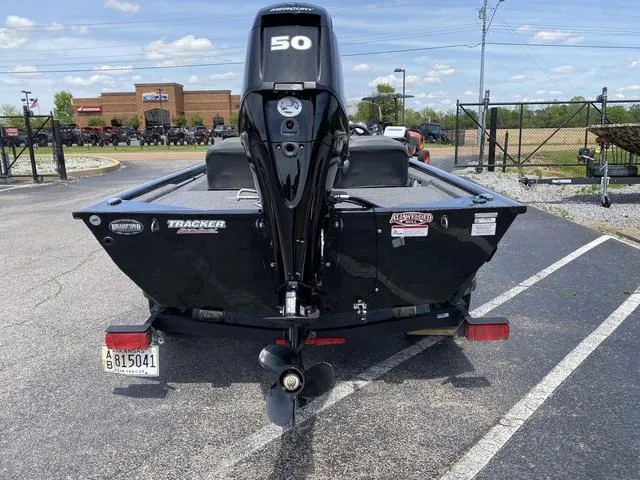 Slide: The Image of Tracker Pro 170 2024 - 4