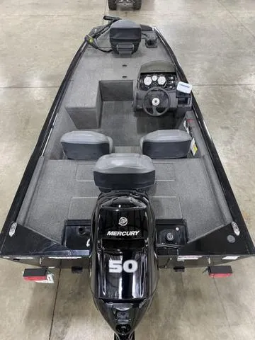 Slide: The Image of Tracker Pro 170 2024 - 7