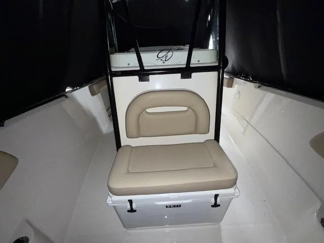 Slide: The Image of Sailfish 270 CC 2018 - 11