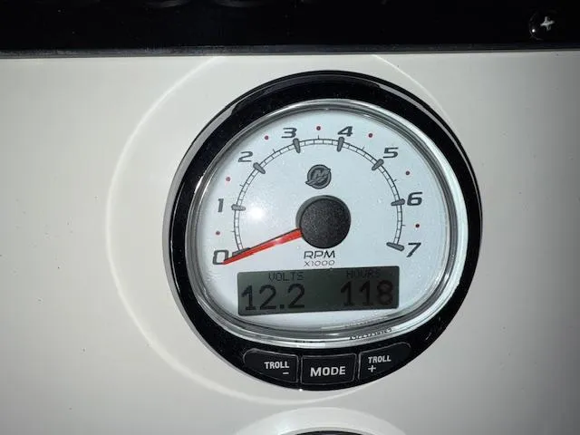 Slide: The Image of Sailfish 270 CC 2018 - 9