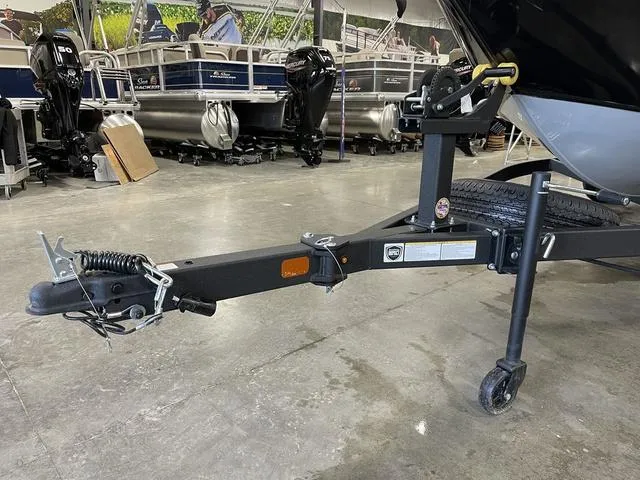 Slide: The Image of Tracker Pro Guide V-175 WT 2025 - 11