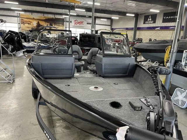 Slide: The Image of Tracker Pro Guide V-175 WT 2025 - 15