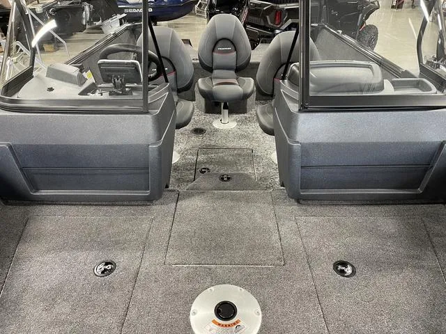 Slide: The Image of Tracker Pro Guide V-175 WT 2025 - 21