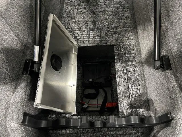 Slide: The Image of Tracker Pro Guide V-175 WT 2025 - 28