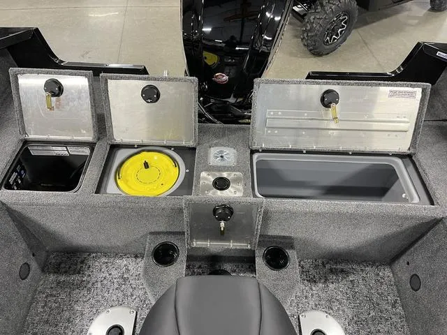 Slide: The Image of Tracker Pro Guide V-175 WT 2025 - 37