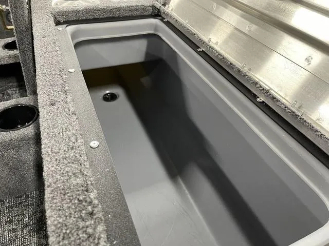 Slide: The Image of Tracker Pro Guide V-175 WT 2025 - 40