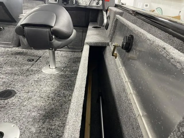 Slide: The Image of Tracker Pro Guide V-175 WT 2025 - 42