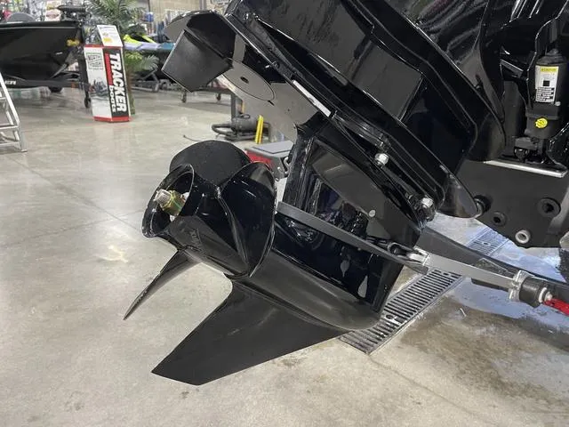 Slide: The Image of Tracker Pro Guide V-175 WT 2025 - 6