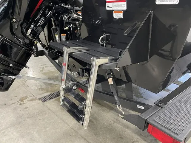 Slide: The Image of Tracker Pro Guide V-175 WT 2025 - 7