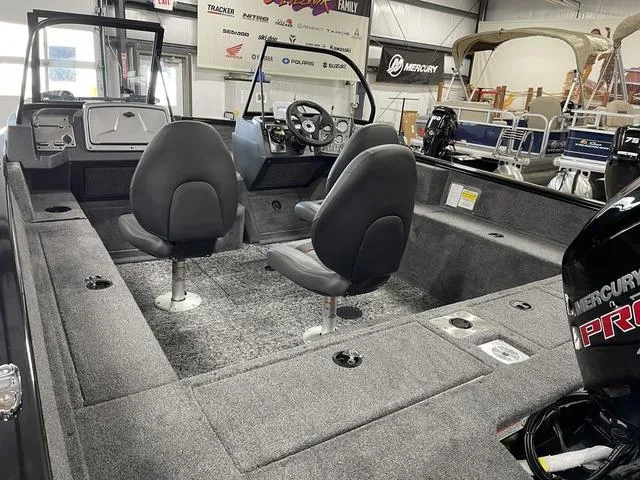 Slide: The Image of Tracker Pro Guide V-175 WT 2025 - 9