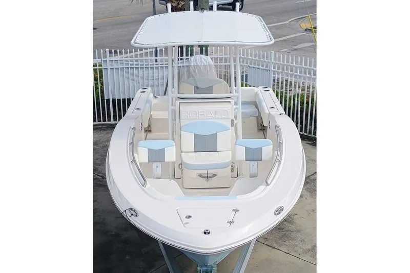 Slide: The Image of 2025 Robalo R202 Explorer boat with sleek design and spacious seating. - 4