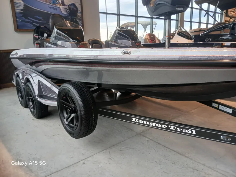 Slide: The Image of 2025 Ranger Z518 boat on Ranger Trail trailer in showroom. - 10