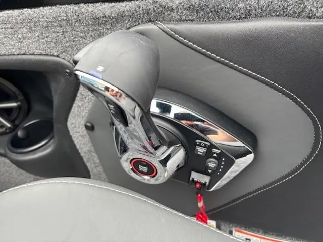 Slide: The Image of Throttle control of 2025 Tracker Targa V-19 Combo boat, featuring sleek design and ergonomic grip. - 17