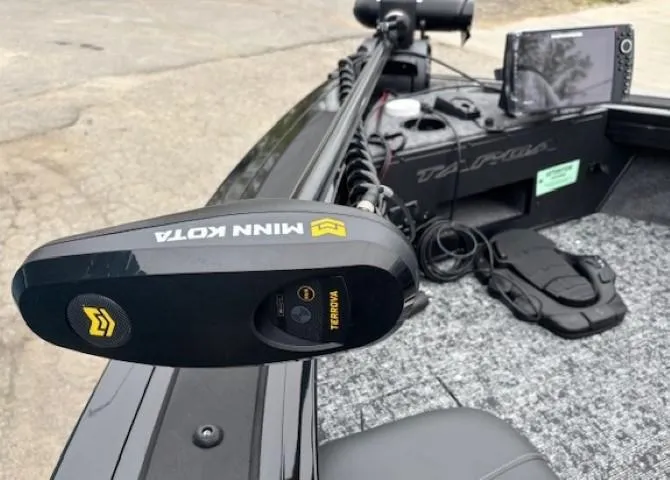 Slide: The Image of 2025 Tracker Targa V-19 Combo boat with Minn Kota Terrova trolling motor. - 9