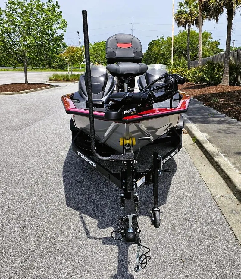 Slide: The Image of Tracker Pro Team 175 2025 - 70