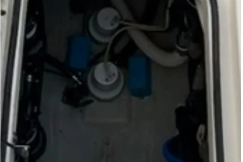 Slide: The Image of Pursuit C 340 Center Console 2008 - 22