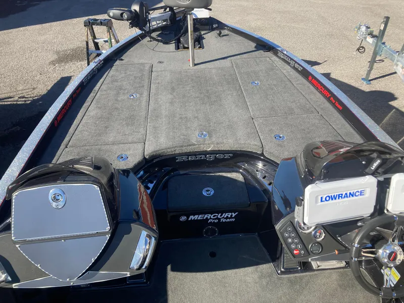 Slide: The Image of 2015 Ranger Z521 Comanche boat deck with Mercury and Lowrance equipment. - 10