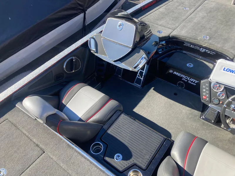 Slide: The Image of 2015 Ranger Z521 Comanche boat interior with seating and control panel. - 12