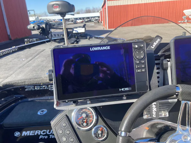 Slide: The Image of 2015 Ranger Z521 Comanche boat dashboard with Lowrance HDS display and Mercury Pro Tech controls. - 19