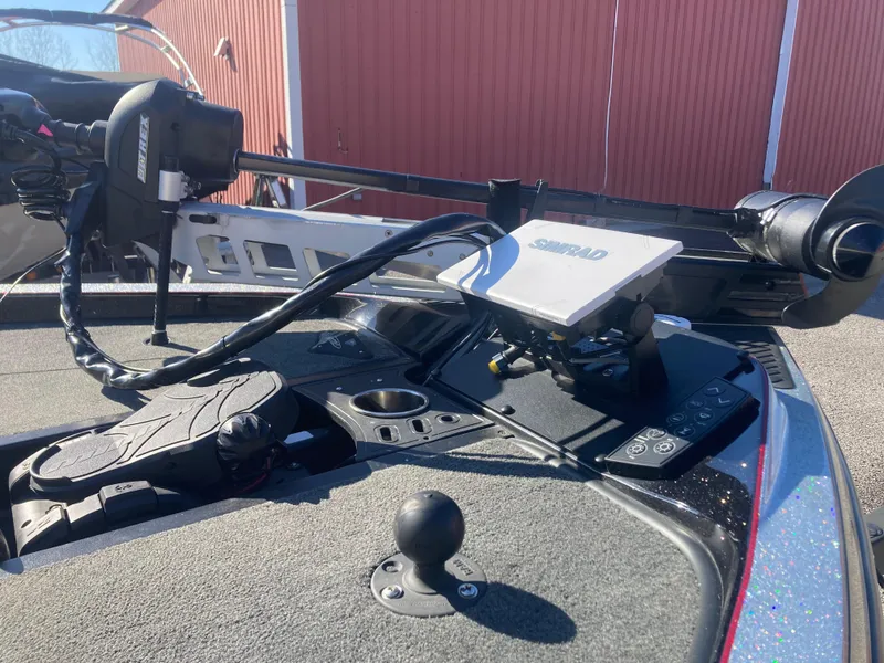 Slide: The Image of 2015 Ranger Z521 Comanche boat deck with trolling motor and navigation equipment. - 22