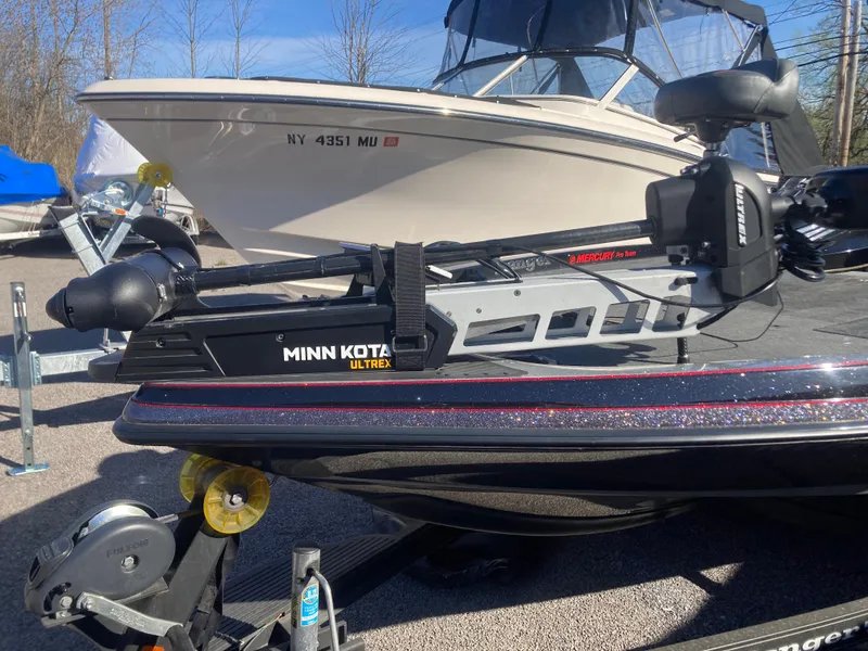 Slide: The Image of 2015 Ranger Z521 Comanche boat with Minn Kota Ultrex trolling motor. - 23