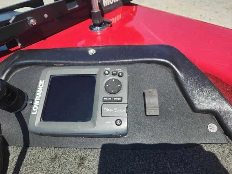 Slide: The Image of Lowrance Elite-5x fish finder on 2007 Blazer 190 Pro-V boat dashboard. - 6