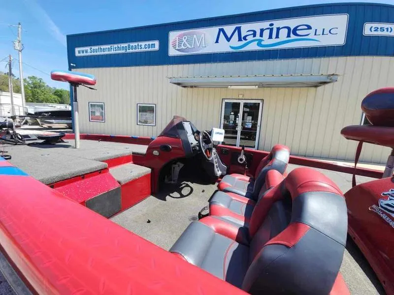 Slide: The Image of 2007 Blazer 190 Pro-V boat with red and black interior at I&M Marine dealership. - 9