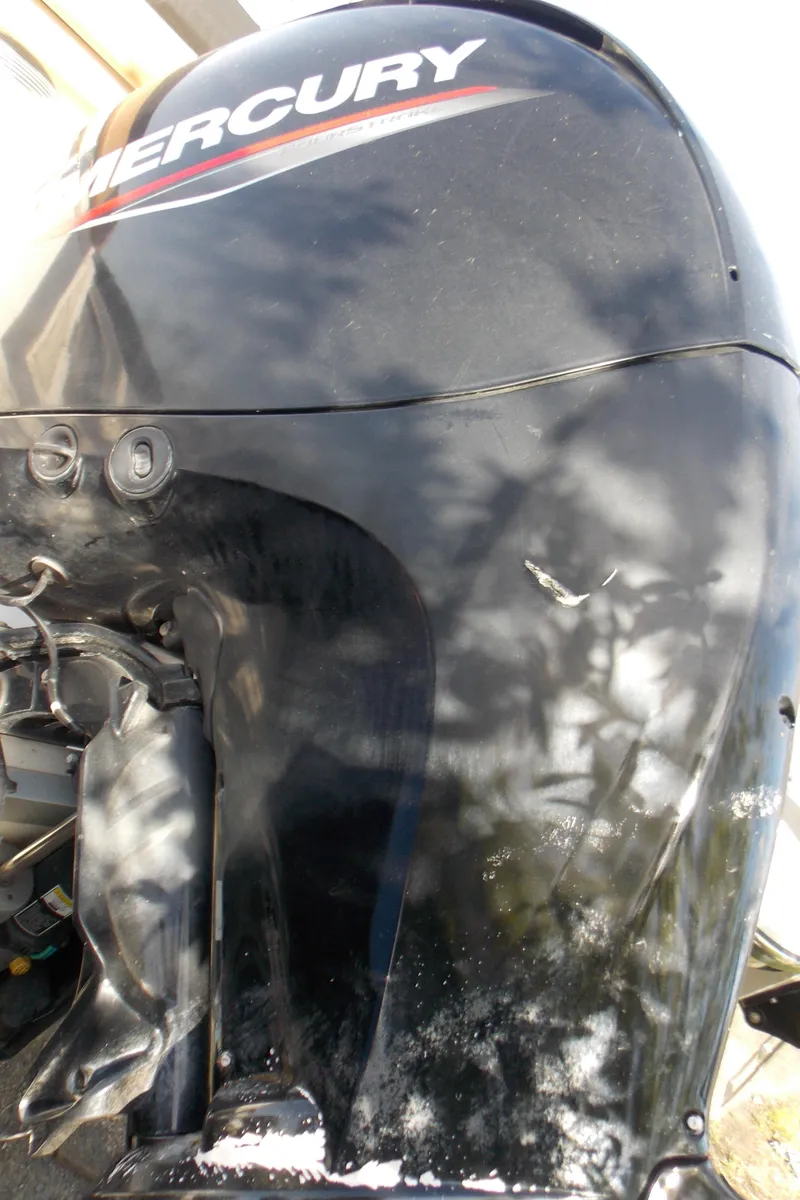 Slide: The Image of 2021 Bayliner VR5 Bowrider OB with Mercury outboard engine, close-up view. - 9