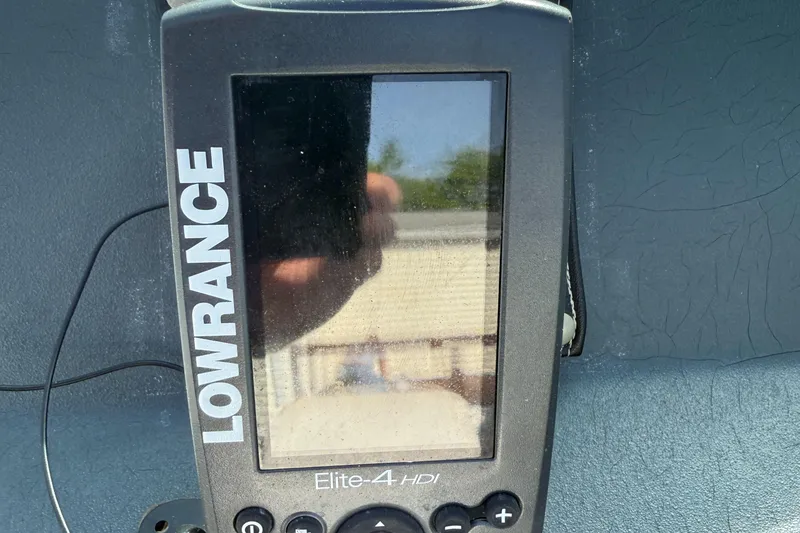 Slide: The Image of Lowrance Elite-4 HDI fishfinder on 1998 Bayliner 2052 Trophy Walkaround boat dashboard. - 9