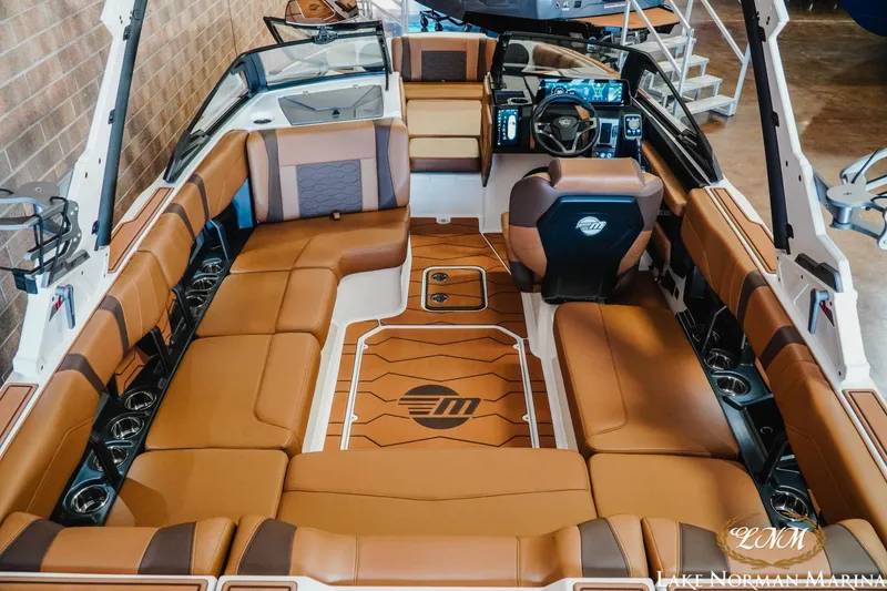 Slide: The Image of Malibu Wakesetter 22 MXZ 2025 - 12