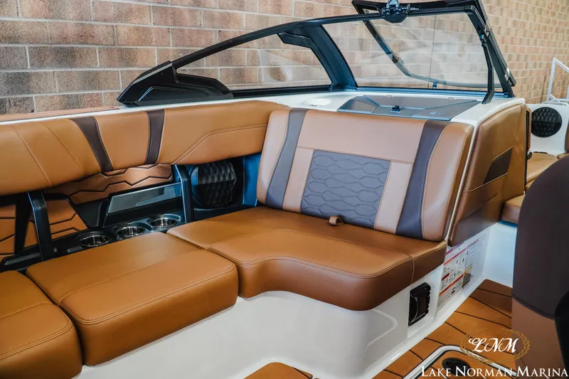 Slide: The Image of Malibu Wakesetter 22 MXZ 2025 - 16