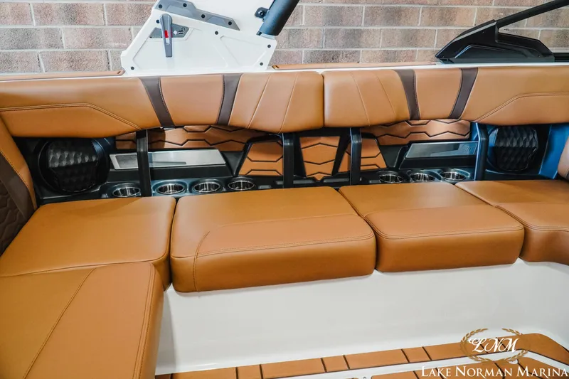 Slide: The Image of Malibu Wakesetter 22 MXZ 2025 - 17