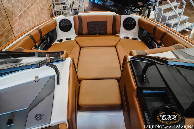 Slide: The Image of Malibu Wakesetter 22 MXZ 2025 - 18