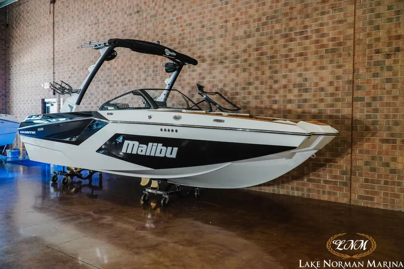 Slide: The Image of Malibu Wakesetter 22 MXZ 2025 - 3